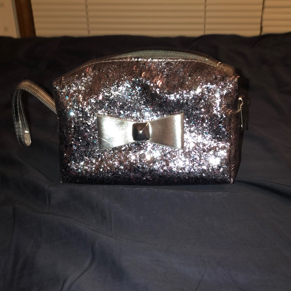 I used it as a makeup bag. Send me best offers!!